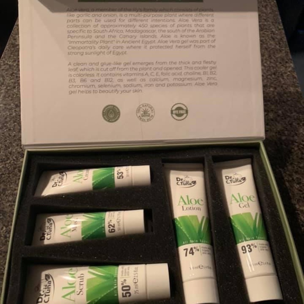 Aloe skincare set farmasi new in package